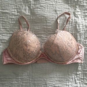 VICTORIA'S SECRET PUSH UP BRA